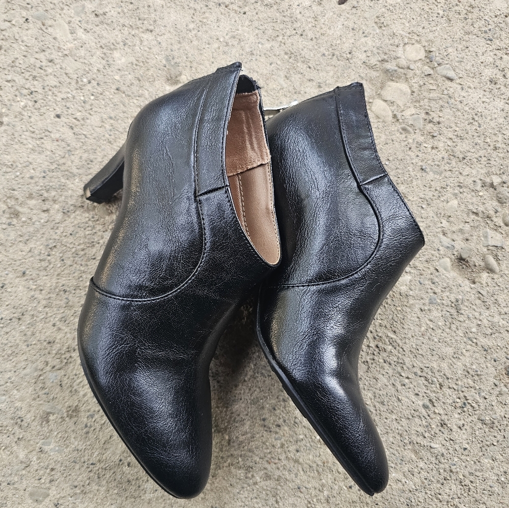 Life Stride Women's boot, size 6.5M - Picture 9 of 9